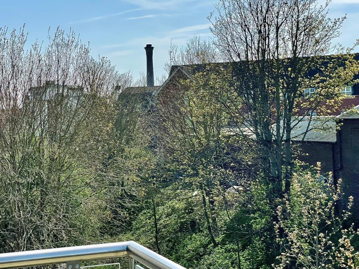 Hawthorn View *